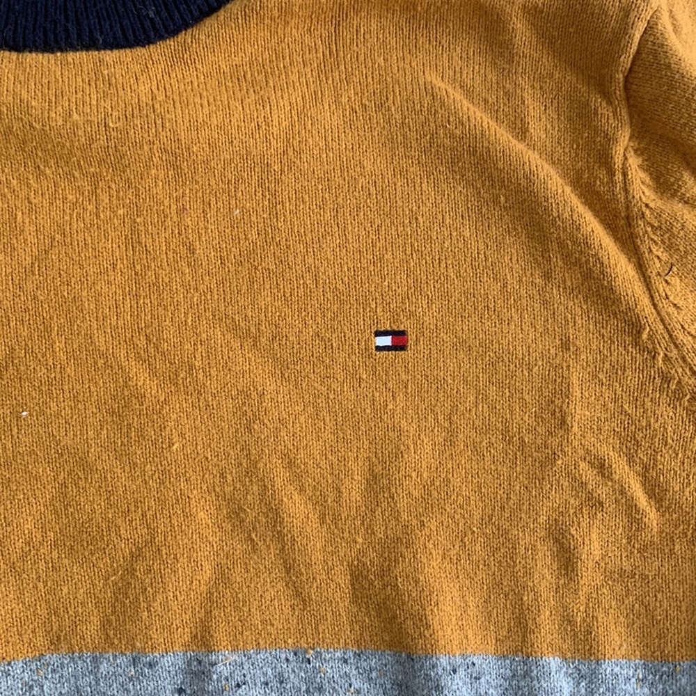 Tommy Hilfiger sweater - Picture 2 of 3